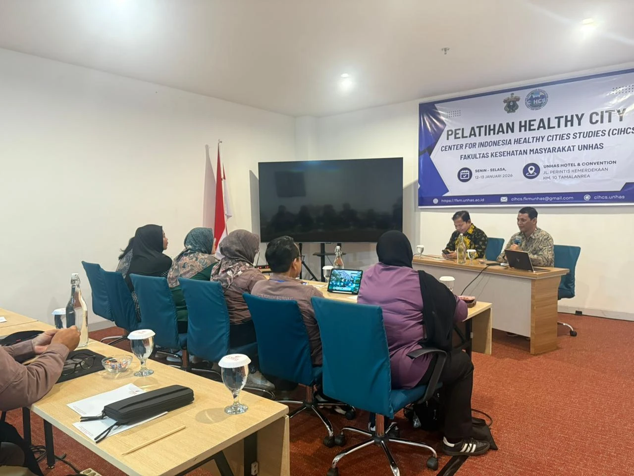 Suasana diskusi Pelatihan Healthy City yang diselenggarakan CIHCS Fakultas Kesehatan Masyarakat Universitas Hasanuddin sebagai upaya penguatan kapasitas praktisi kesehatan daerah dalam penyelenggaraan Kota Sehat.